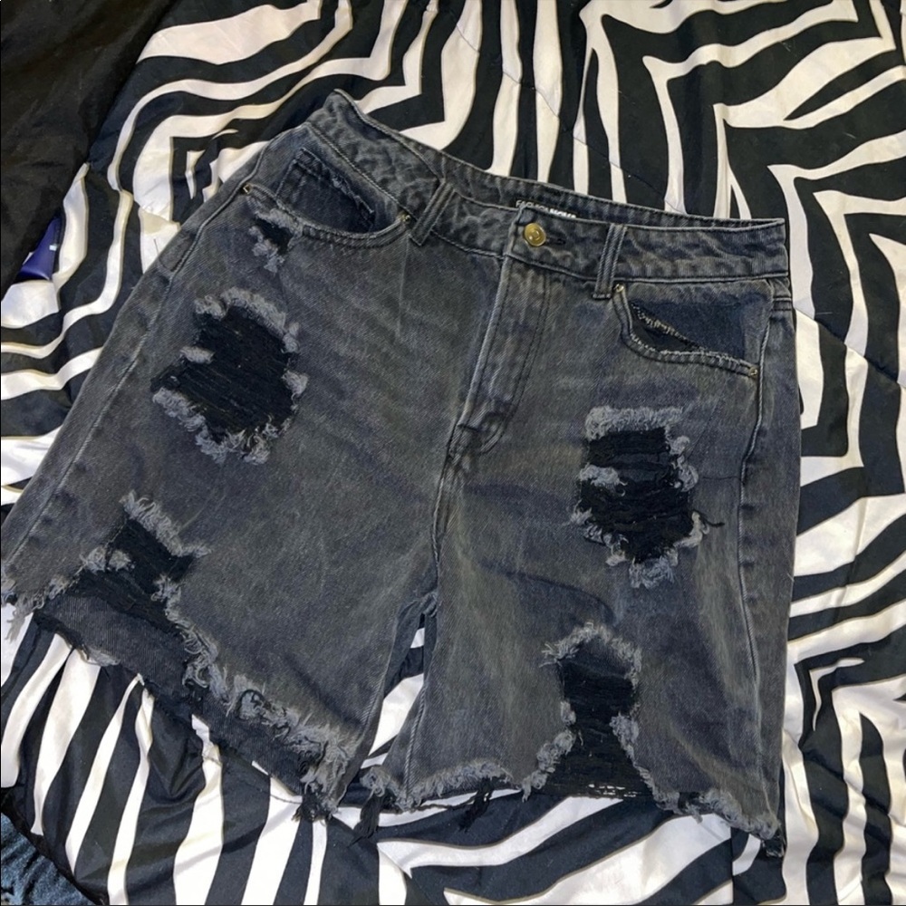 Bundle of 2! Fashionnova Jean shorts - Picture 4 of 8